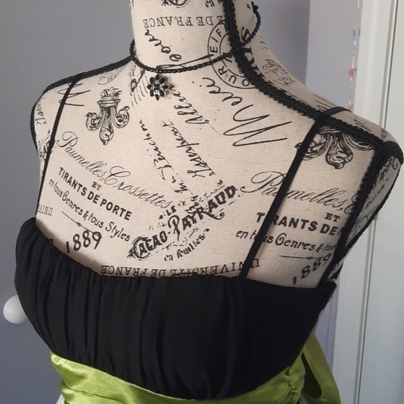 Spring green party dress - Picture 2 of 8